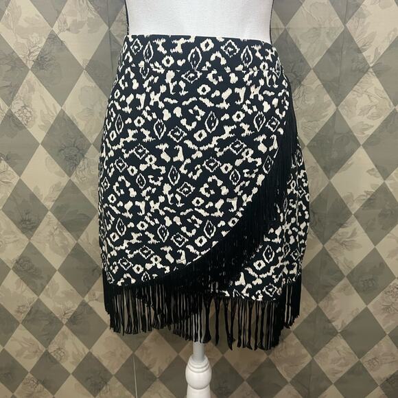 Zara Fringe Faux Wrap Mini Skirt in Black and White Pattern NWT - Picture 2 of 6